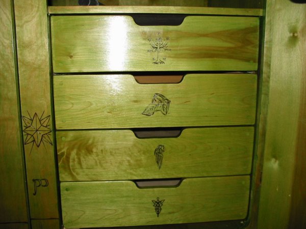 Drawers of Middle Earth - 600x450, 47kB