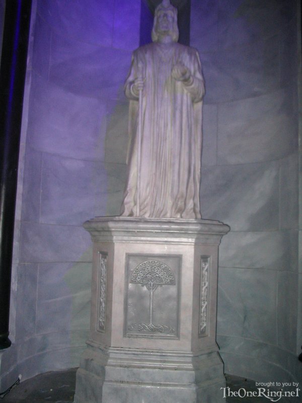 Statue Of Gondor - 600x800, 66kB
