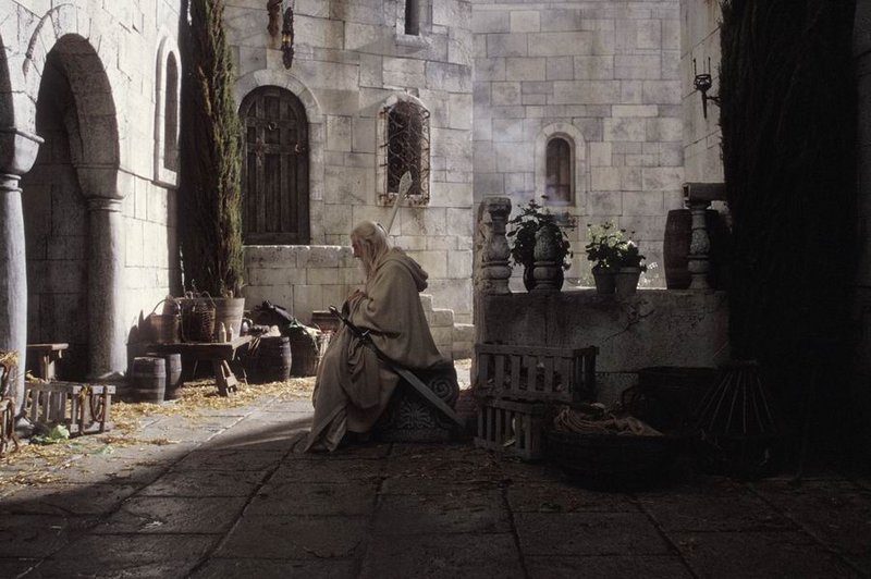 Gandalf In Minas Tirith - 800x532, 84kB
