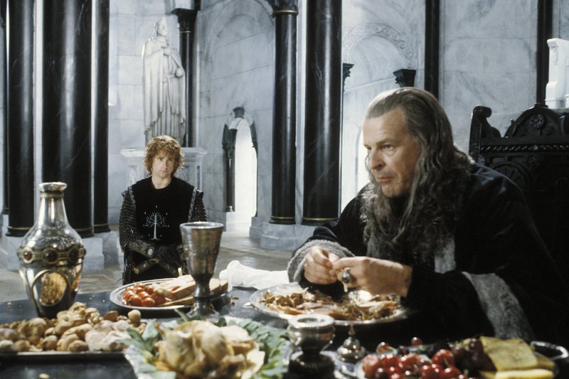 Denethor Dines While Pippin Sings - 800x533, 83kB