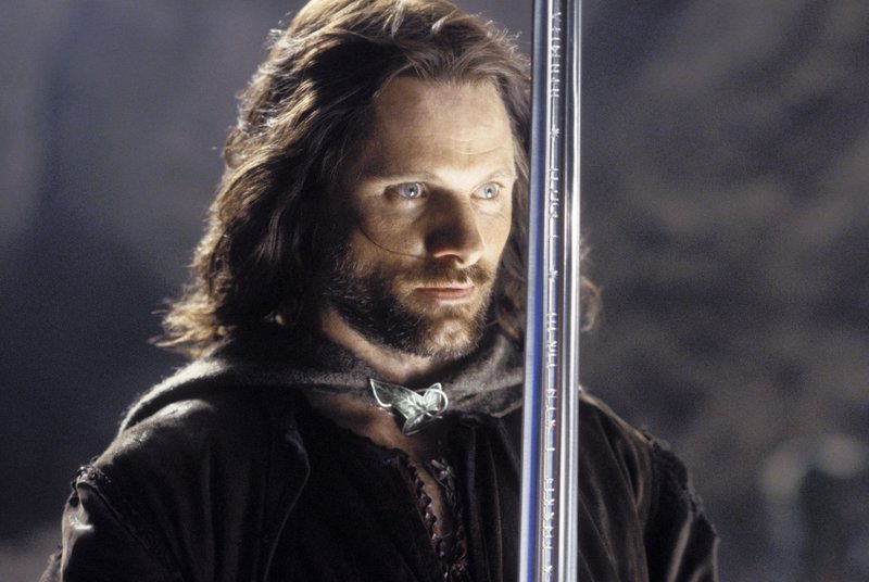 Aragorn Challenges The Dead - 800x536, 64kB