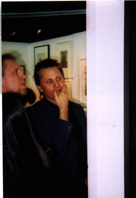 Viggo Mortensen Photo Exhibit Pictures - 550x800, 45kB