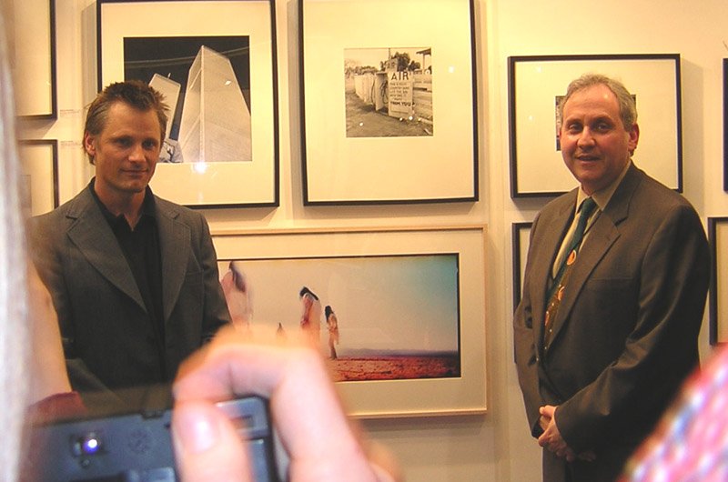 Viggo Mortensen Opens California Exhibit - 800x530, 68kB