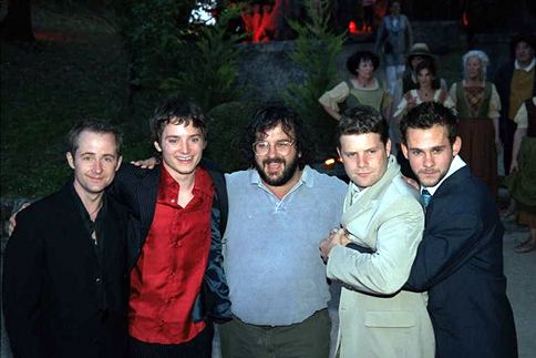 Cannes 2001 - The Hobbits and their Master - 484x323, 28kB