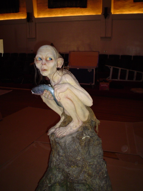 Smeagol awaits his place on stage - 480x640, 111kB