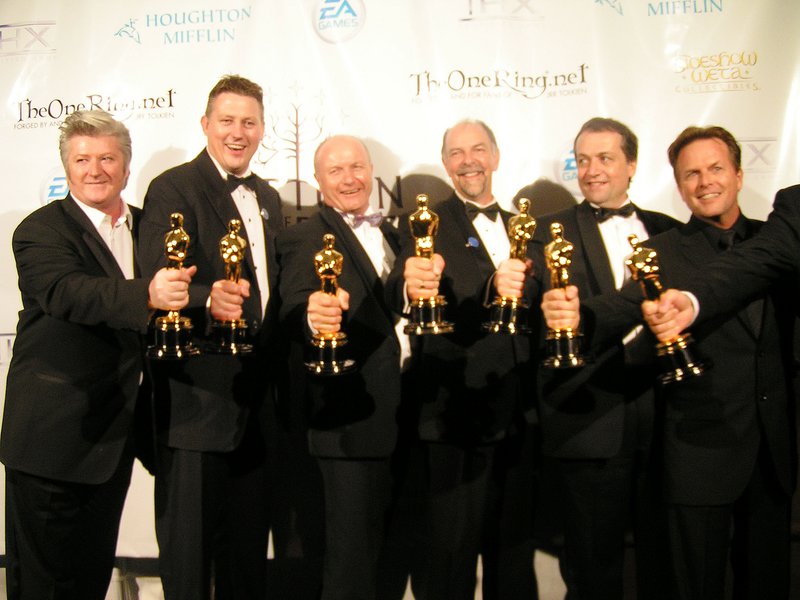 Seven winners wield Oscars - 800x600, 72kB