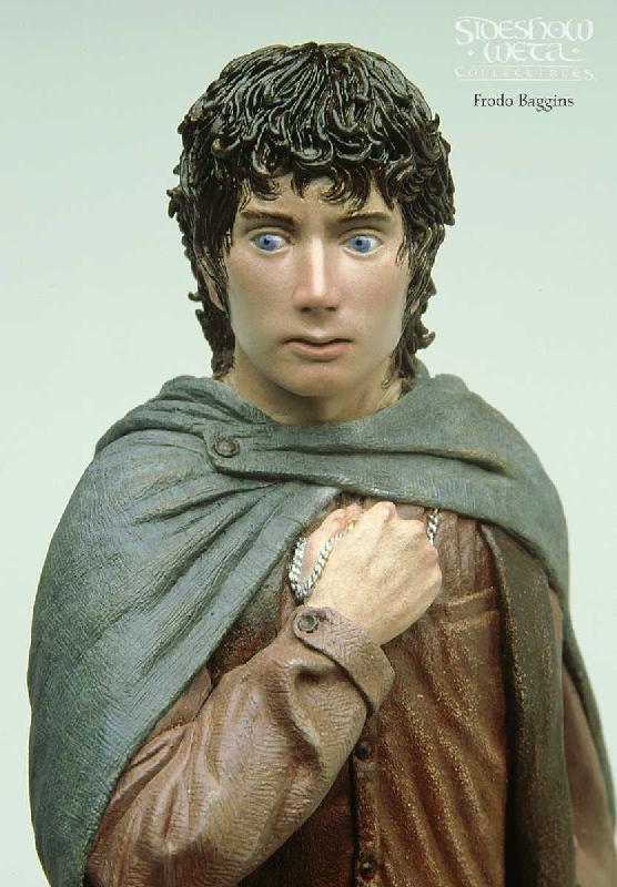 Frodo Baggins Figure - 556x800, 69kB