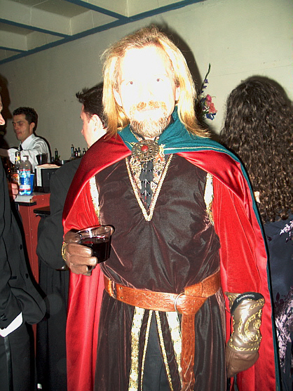 Theoden with wine - 418x557, 206kB