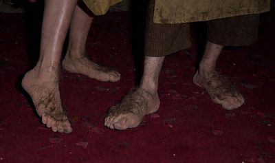 Hobbit Feet - 400x237, 12kB