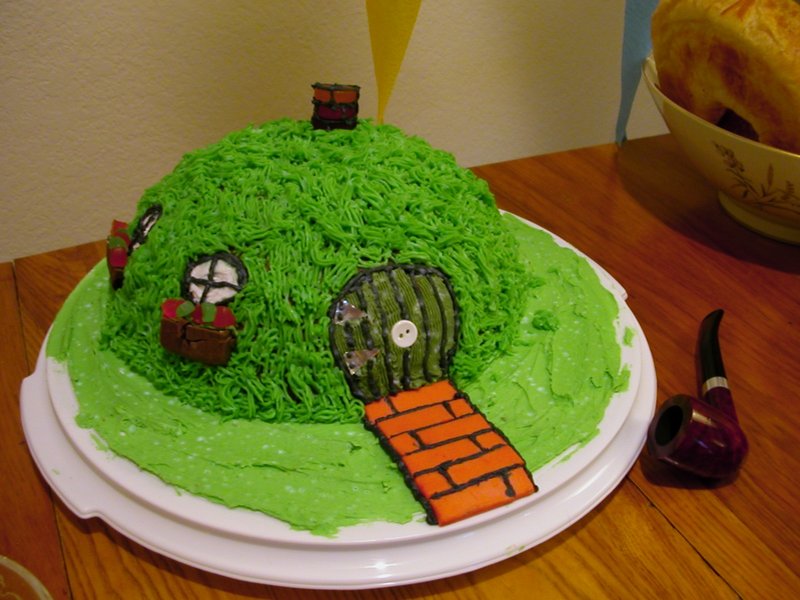 A Hole in the Ground cake - 800x600, 87kB