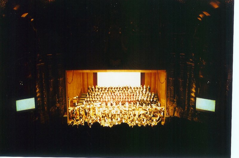 Howard Shore Concert in Ohio - 800x529, 66kB