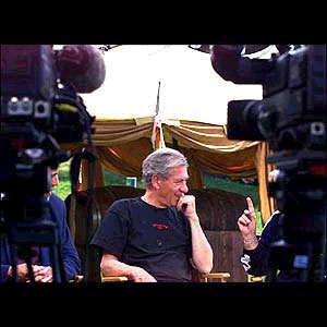 Cannes 2001 - Ian McKellen - 300x300, 21kB