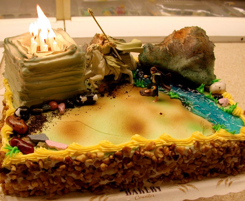 Cake with Gandalf on Shadowfax, Beacon & Pippin - 800x658, 114kB