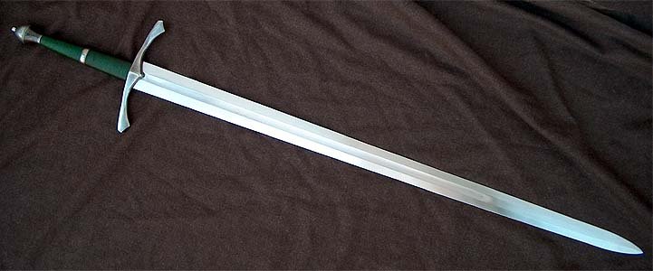 Trim and Fletcher LOTR Swords - 721x300, 35kB