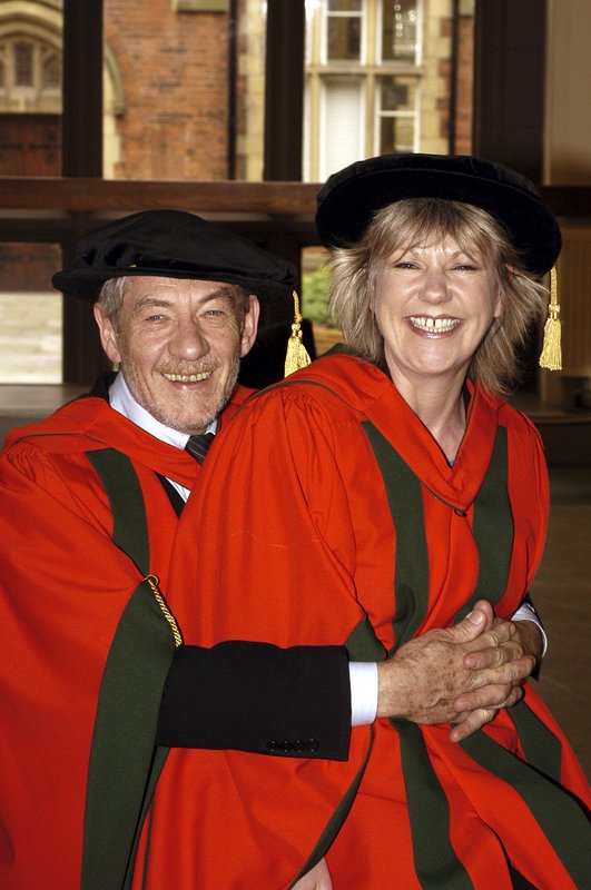 Ian McKellen Receives his Honoury Degree at Leeds - 531x800, 75kB