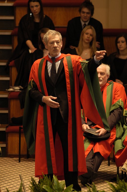 Ian McKellen Receives his Honoury Degree at Leeds - 531x800, 128kB