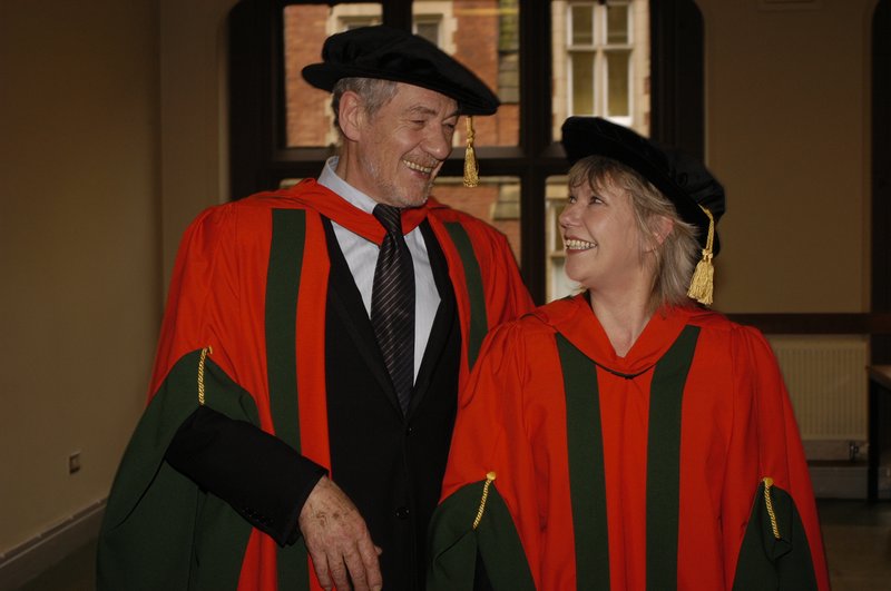 Ian McKellen Receives his Honoury Degree at Leeds - 800x531, 91kB