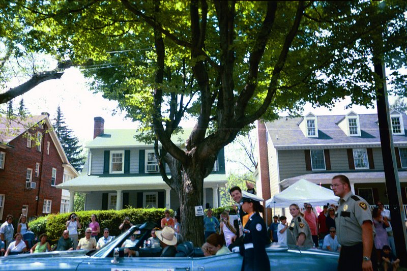 Sean Astin at Apple Blossom Festival in Winchester, VA - 800x533, 142kB