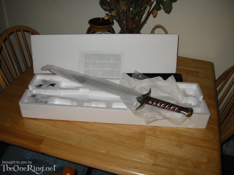 Packaging 3 - Removal of Sword - 800x600, 73kB