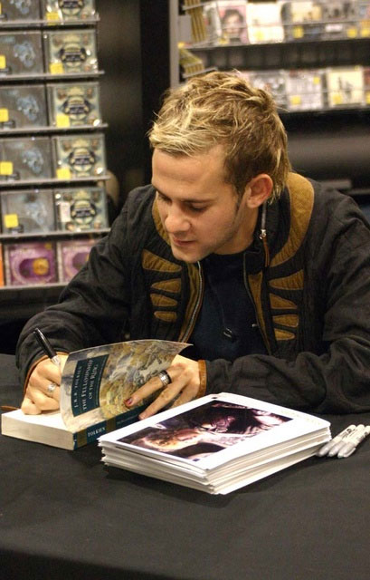 Dominic Monaghan Signing in LA - 409x640, 64kB