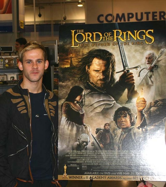 Dominic Monaghan Signing in LA - 567x640, 87kB
