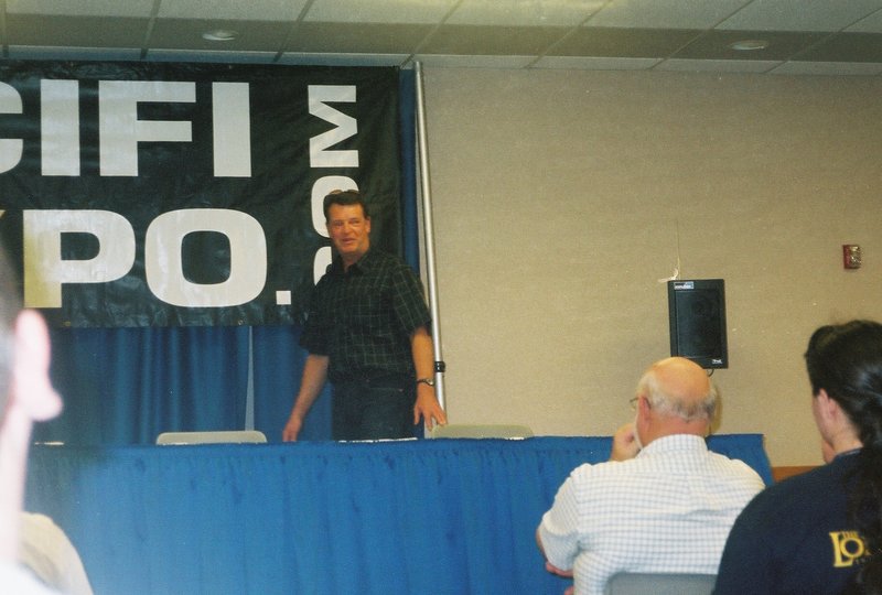 John Noble at Dallas Sci-fi Expo - 800x540, 65kB
