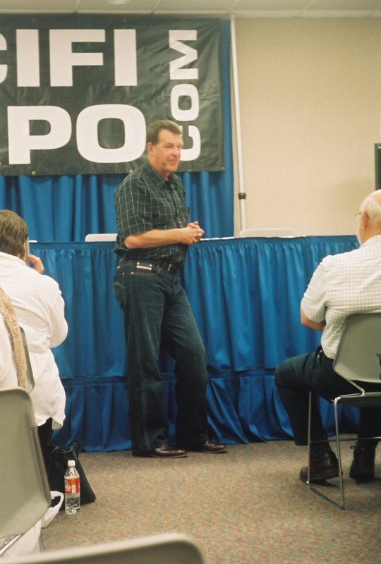 John Noble at Dallas Sci-fi Expo - 540x800, 69kB
