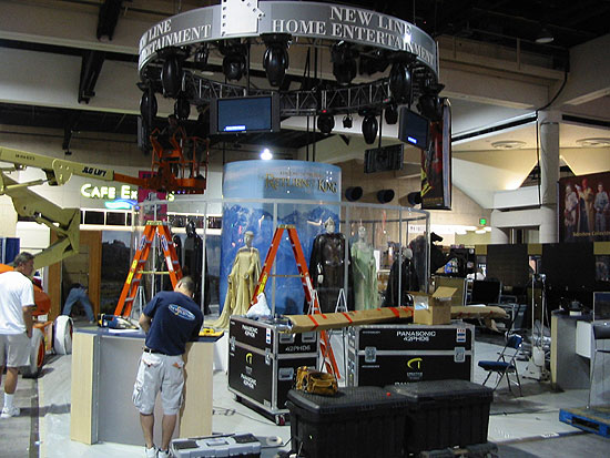 Comic-Con 2004 Images - 550x413, 77kB