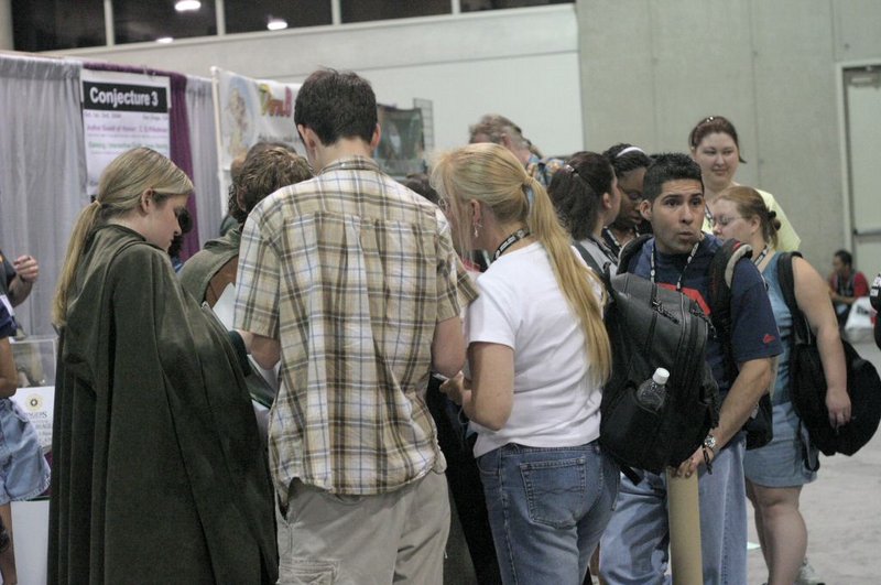 Ringers: Lord of the Fans at Comic-Con 2004 - 800x531, 135kB
