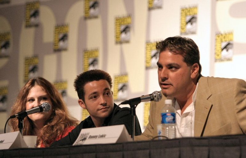 Ringers: Lord of the Fans at Comic-Con 2004 - 800x513, 110kB