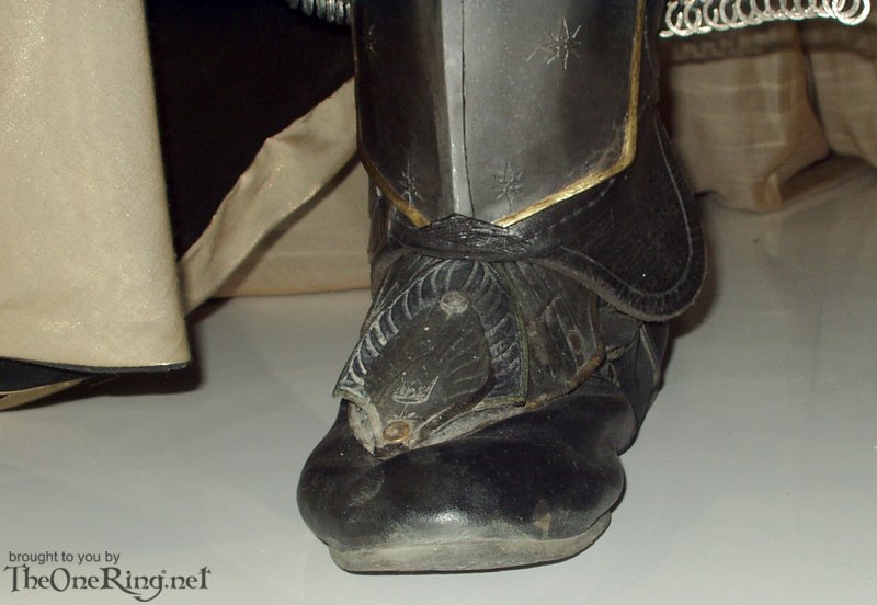 King Elessar's Costume - Boot - 800x552, 64kB