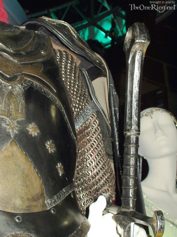 King Elessar's Costume - Left Side Armor - 600x800, 106kB