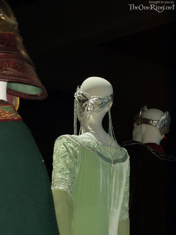 Arwen Evenstar's Coronation Costume - Back/Side - 600x800, 73kB