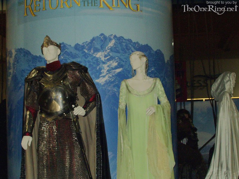 Costume Display - Aragorn, Arwen, Galadriel - 800x600, 95kB