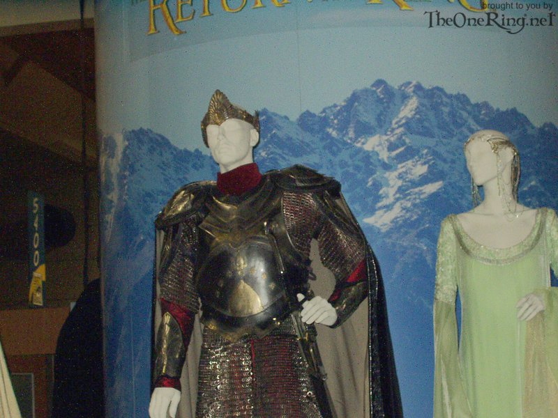 Costume Display - Aragorn, Arwen - 800x600, 102kB
