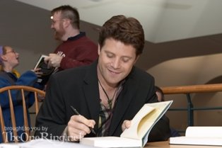 Sean Astin Book Signing: Huntington, NY - 314x209, 14kB