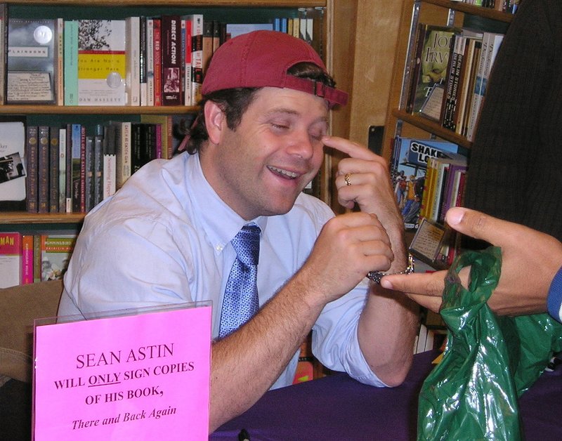 Sean Astin and Alan Lee a hit in San Francisco - 800x628, 128kB