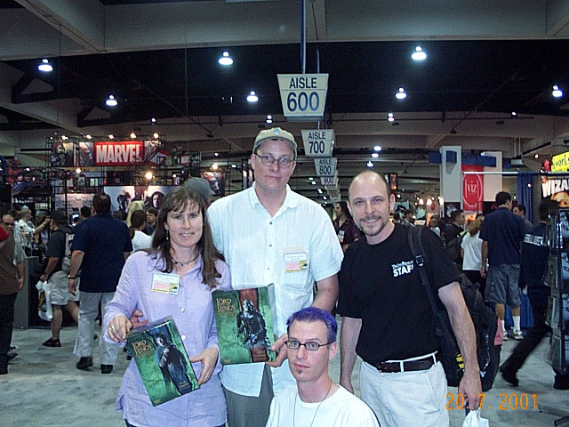Quickbeam and Tookish with Tania Rodger and Richard Taylor at Comic-Con 2001 - 640x480, 97kB