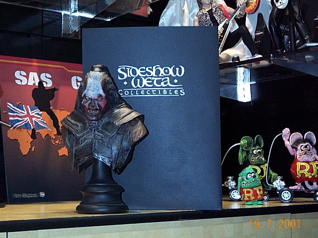 Lurtz Bust from Sideshow Toy at Comic-Con 2001 - 640x480, 101kB