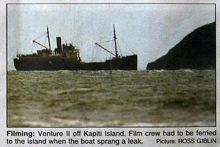 King Kong crew abandons ship - 451x301, 41kB