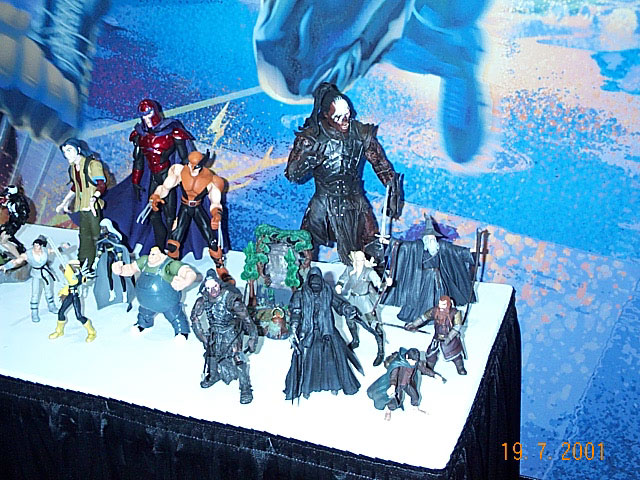 Toy Biz Action Figures at Comic-Con 2001 - 640x480, 122kB