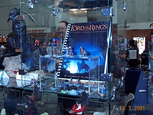 Games Workshop Display at Comic-Con 2001 - 640x480, 118kB