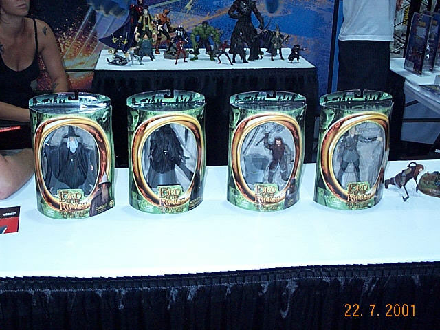 Toy Biz Action Figures in Cases at Comic-Con 2001 - 640x480, 88kB