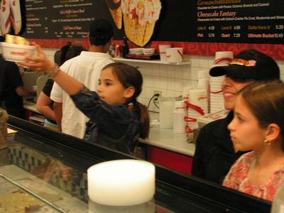 Ringers Raise Funds at Coldstone Creamery - 400x300, 21kB