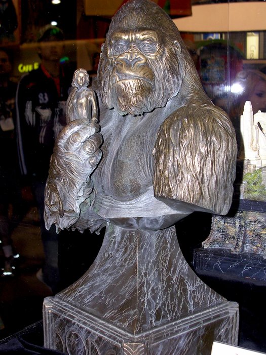 Comic-Con 2005: King Kong Goodies - 525x700, 105kB