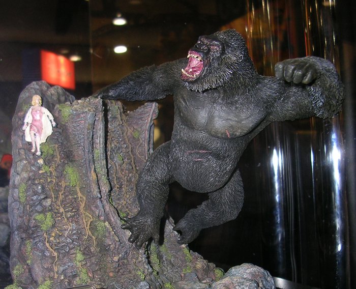 Comic-Con 2005: King Kong Goodies - 700x568, 98kB