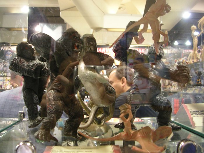Comic-Con 2005: King Kong Goodies - 700x525, 82kB