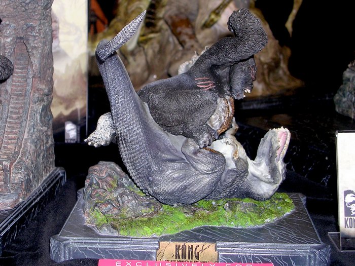 Comic-Con 2005: King Kong Goodies - 700x525, 106kB