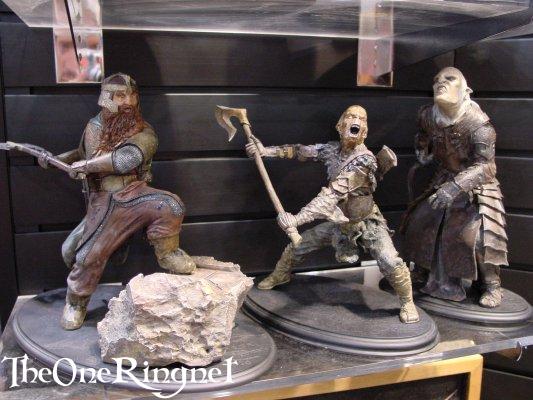 Gimli & Orc Sideshow Toy Statues at Comic-Con 2001 - 533x400, 45kB