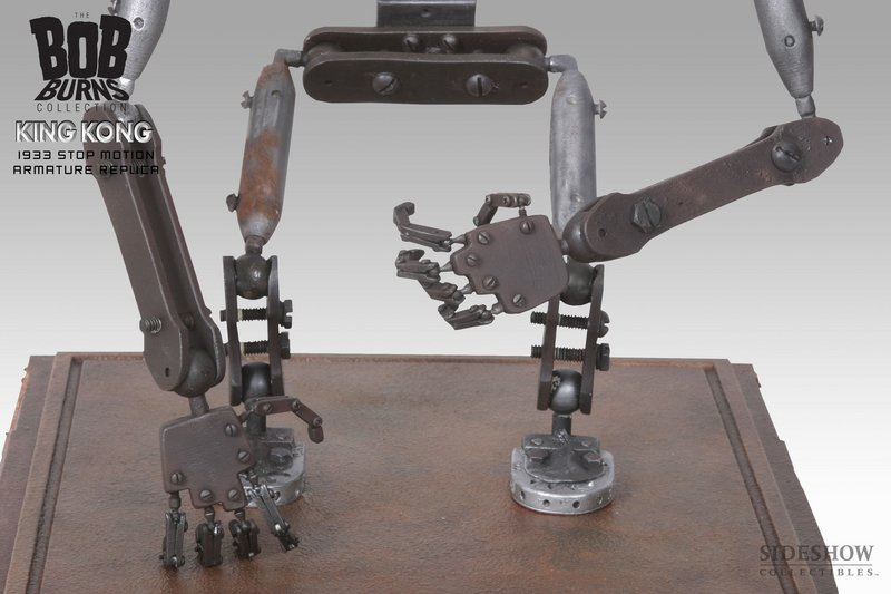 The Base and Feet of King Kong Armature - 800x533, 62kB
